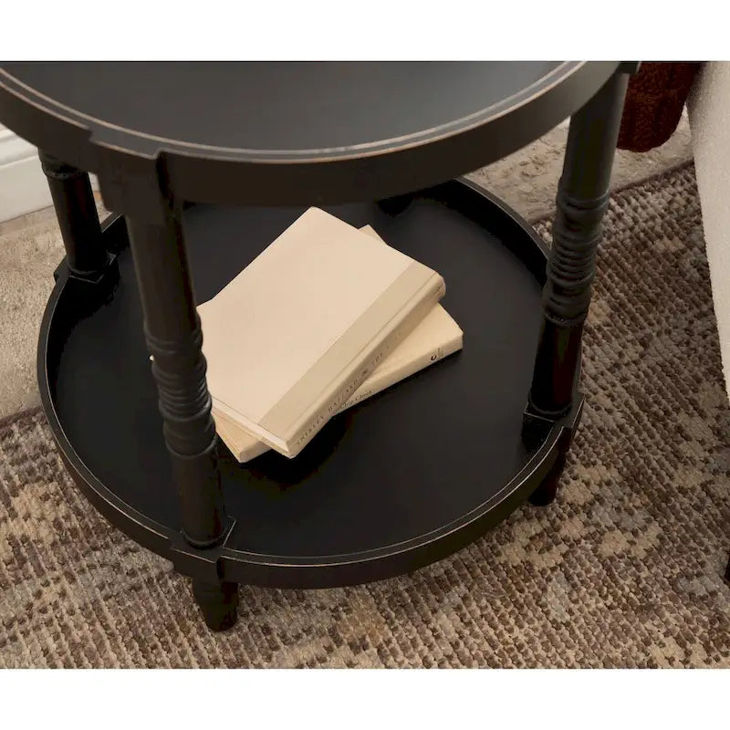 Table d'appoint ronde en bois avec pieds tournés et étagère inférieure