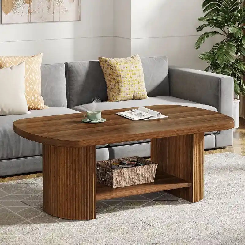 Table basse ovale en bois avec étagère de rangement et pieds cannelés